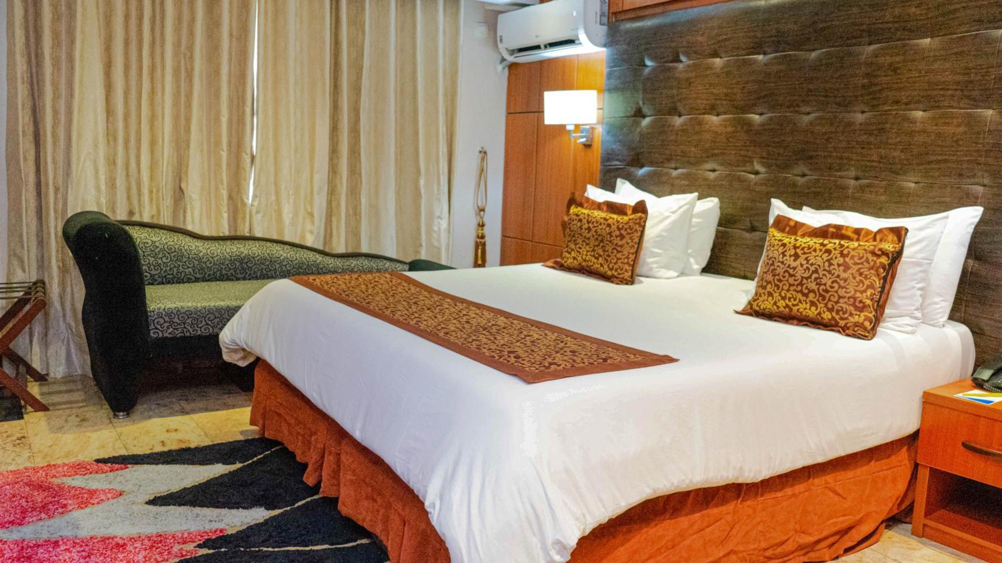 Golden Tulip Hotel- Evergreen Port Harcourt Dış mekan fotoğraf