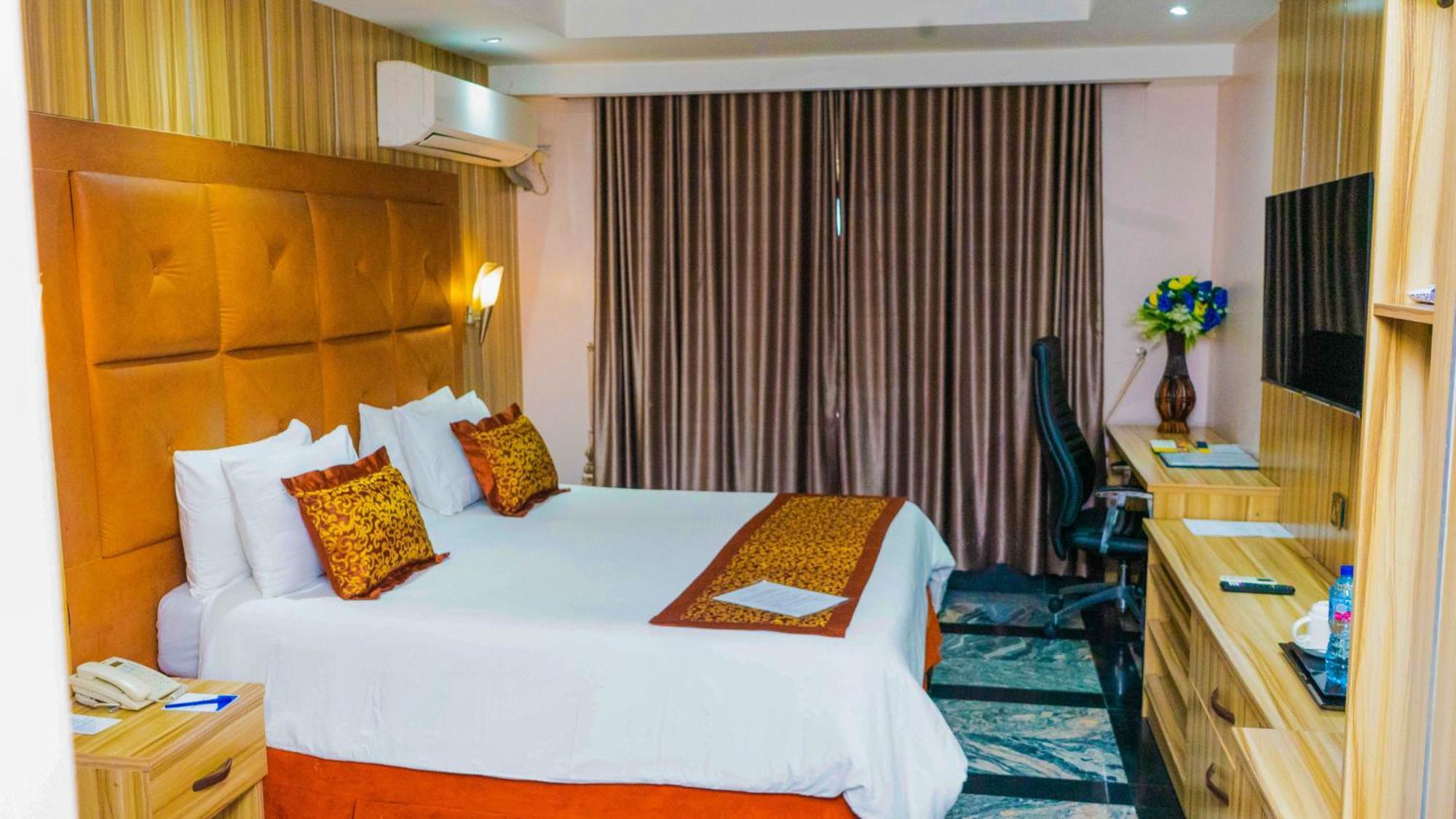 Golden Tulip Hotel- Evergreen Port Harcourt Dış mekan fotoğraf